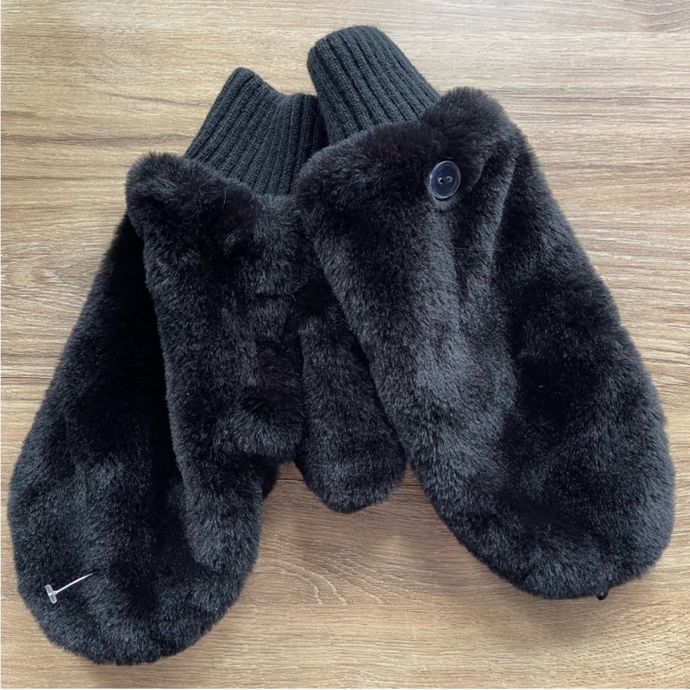 NWOT House Of Harlow BLACK FAUX FUR Convertible Flip Top Mittens